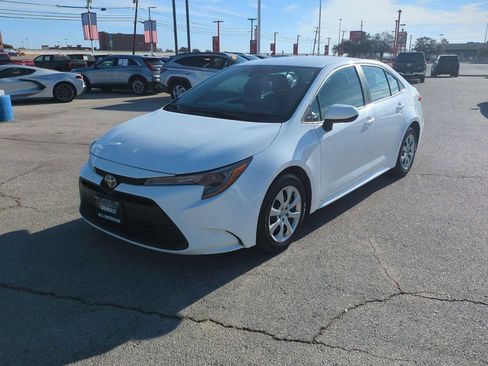 Used 2024 Toyota Corolla LE image 4