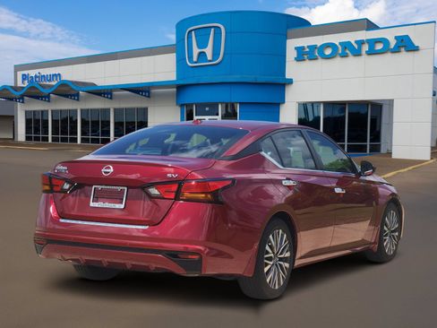 Used 2023 Nissan Altima 2.5 SV FWD image 4