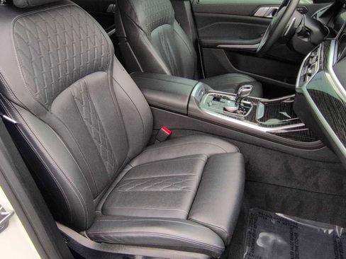 Certified 2022 BMW X7 xDrive40i w/ M Sport Package image 23