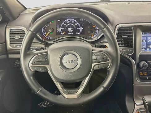Used 2019 Jeep Grand Cherokee Laredo AWD/4WD image 13