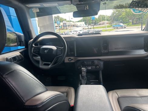 Used 2023 Ford Bronco Wildtrak image 23