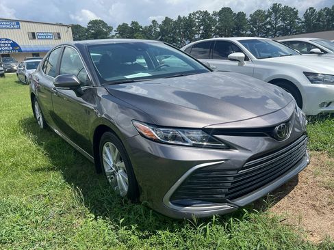 Used 2024 Toyota Camry LE w/ Convenience Package FWD image 1