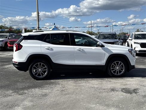 Used 2023 GMC Terrain SLT image 4