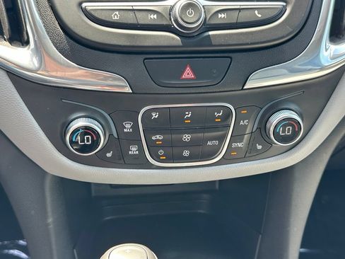 Used 2020 Chevrolet Equinox LT w/ Driver Convenience Package AWD/4WD image 26