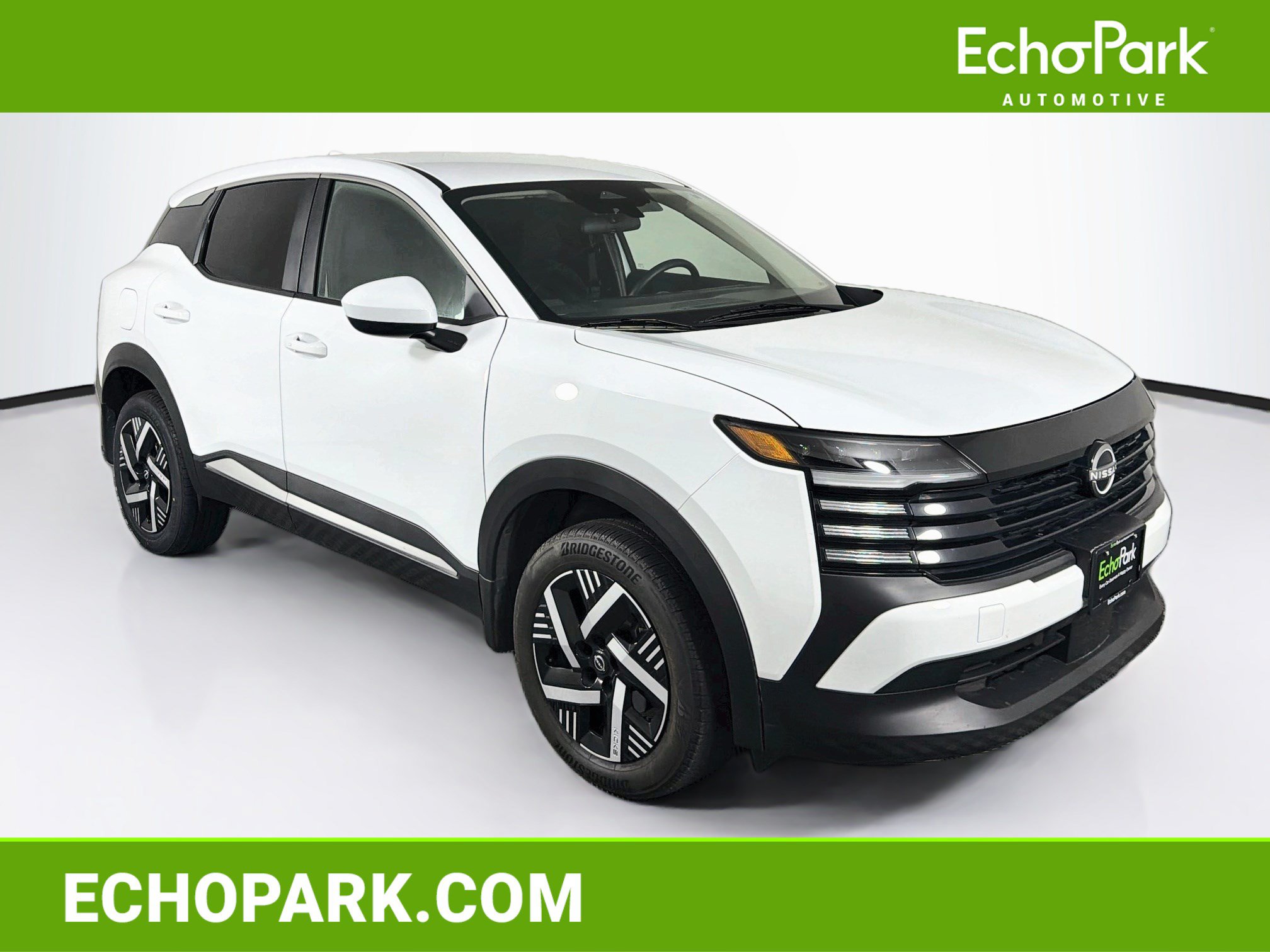 Used 2025 Nissan Kicks SV w/ Charging Package FWD image 1
