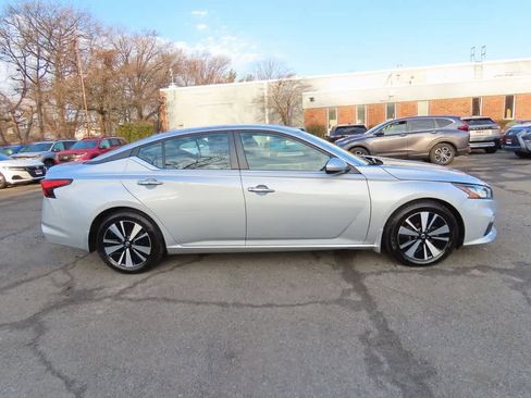 Used 2022 Nissan Altima 2.5 SV image 3