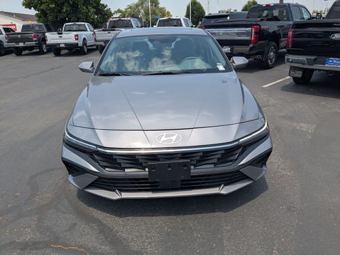 Used 2025 Hyundai Elantra SEL FWD image 12