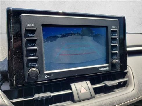 Used 2022 Toyota RAV4 XLE w/ Convenience Package FWD image 22