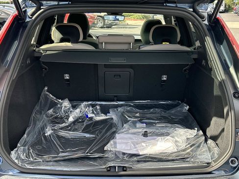 New 2026 Volvo XC60 B5 Plus w/ Climate Package PRO image 18