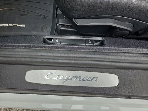 Used 2019 Porsche 718 Cayman image 12