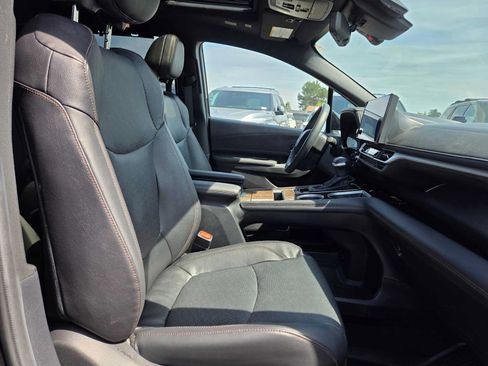 Certified 2025 Toyota Sienna Platinum AWD/4WD image 11