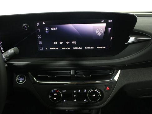 Used 2025 Buick Envista Preferred w/ Convenience I Package image 13