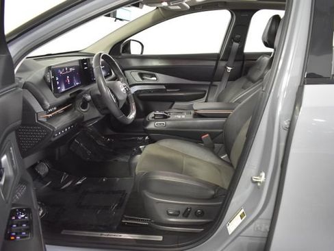 Used 2024 Nissan Ariya AWD image 11