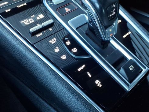 Certified 2019 Porsche Panamera image 14