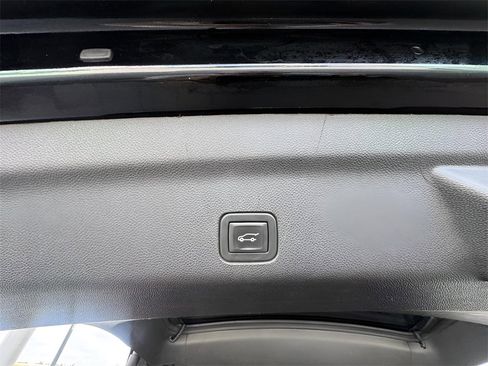 Used 2021 GMC Yukon SLT image 25