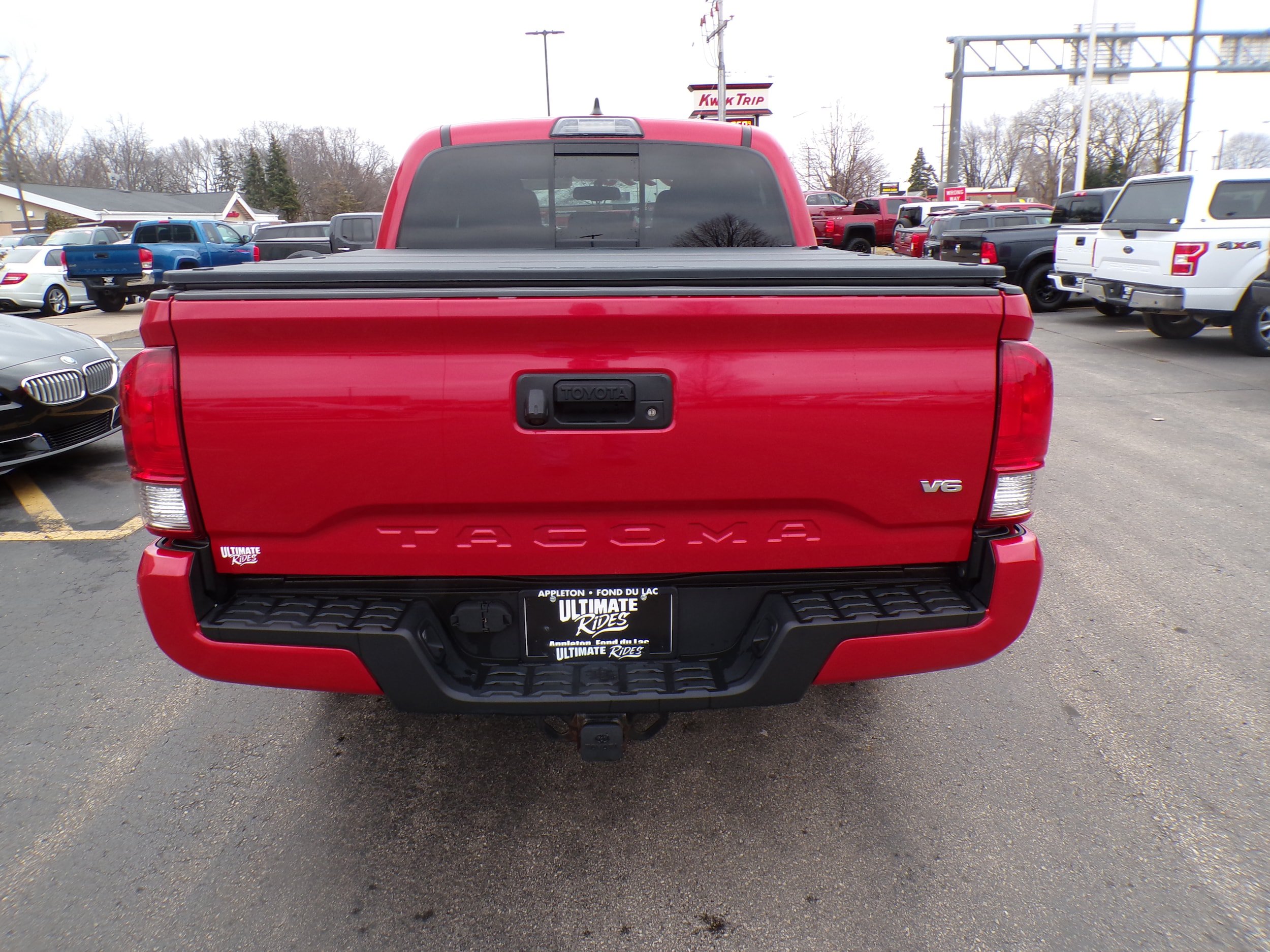 Used 2017 Toyota Tacoma TRD Sport w/ Tow Package (A/T) AWD/4WD image 4