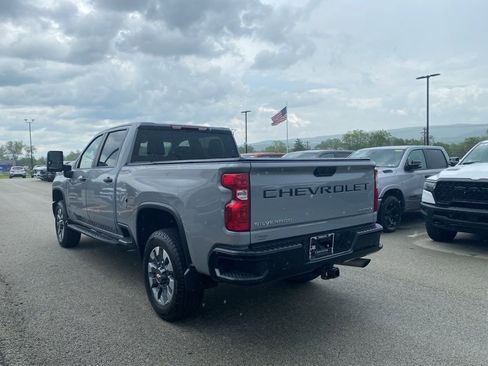 Used 2024 Chevrolet Silverado 2500 Custom w/ Custom Value Package AWD/4WD image 4