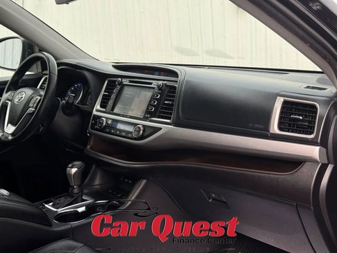 Used 2019 Toyota Highlander XLE w/ Preferred Accessory Package AWD/4WD image 21