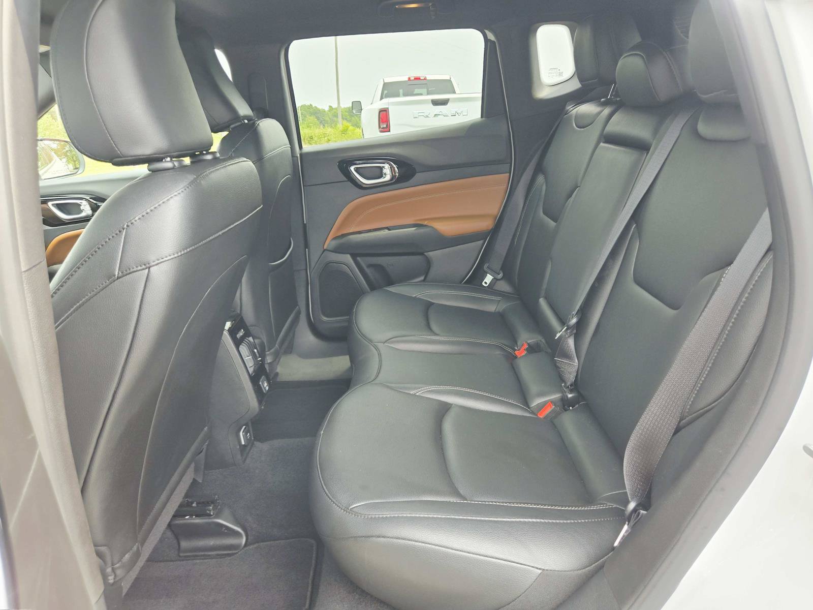 Used 2025 Jeep Compass Limited AWD/4WD image 13