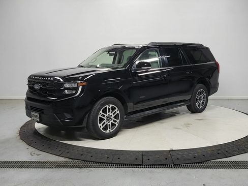 Used 2025 Ford Expedition Max Active RWD image 4