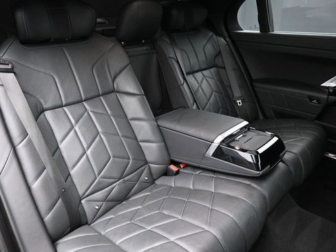 Used 2023 BMW i7 xDrive60 w/ Executive Package 2 image 26