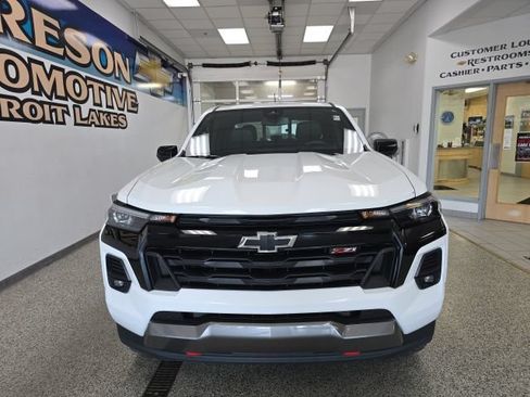 Used 2025 Chevrolet Colorado Z71 w/ Z71 Convenience Package 2 AWD/4WD image 2