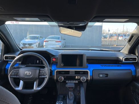 Used 2025 Toyota Tacoma TRD Off-Road image 33