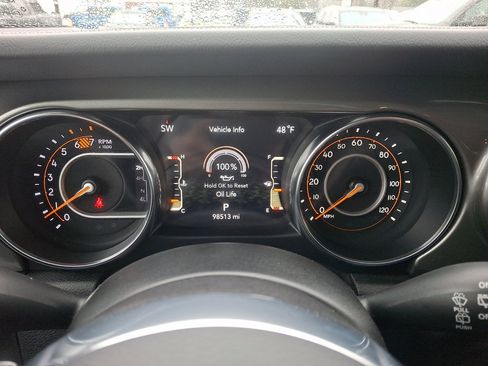 Used 2023 Jeep Wrangler Unlimited Sahara w/ Cold Weather Group AWD/4WD image 26