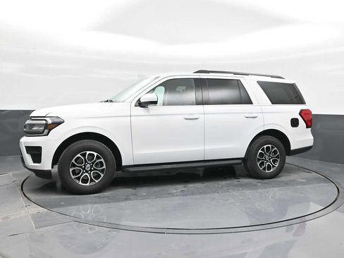 Used 2024 Ford Expedition XLT image 5