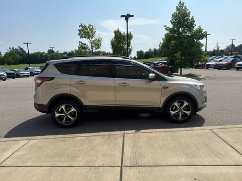 Used 2017 Ford Escape SE w/ Equipment Group 201A FWD image 5