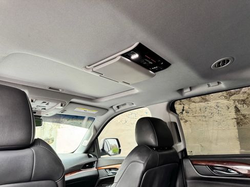 Used 2015 Cadillac Escalade Premium image 27