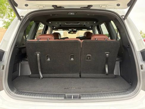 Used 2024 Kia Telluride EX w/ EX Captain's Chair Package image 14