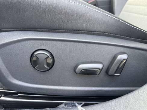 New 2026 Volkswagen Jetta SE FWD image 12
