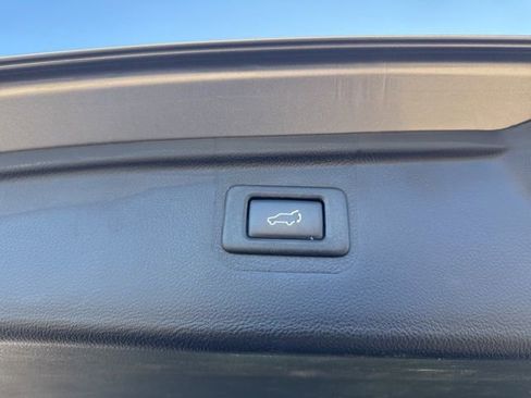 Used 2019 Subaru Outback 2.5i Limited AWD/4WD image 12