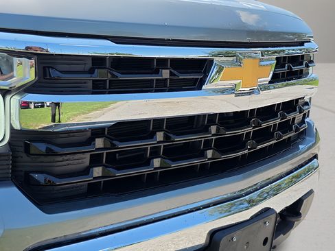Used 2024 Chevrolet Silverado 1500 LT AWD/4WD image 9
