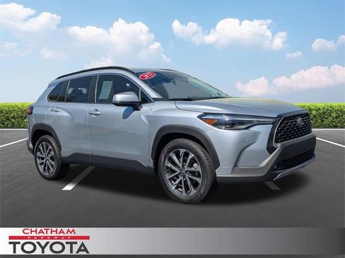 Used 2023 Toyota Corolla Cross XLE w/ Convenience Package image 1