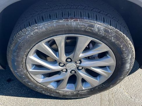 Used 2025 Buick Enclave Preferred image 9