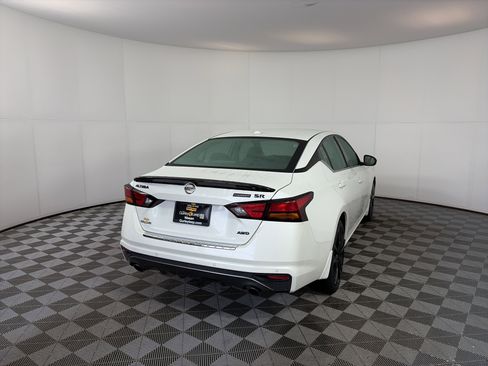 Certified 2022 Nissan Altima 2.5 SR w/ Midnight Edition Package image 10