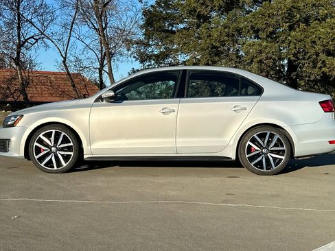 Used 2013 Volkswagen Jetta GLI image 2
