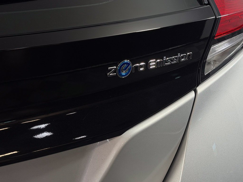 Used 2022 Nissan Leaf SV FWD image 15
