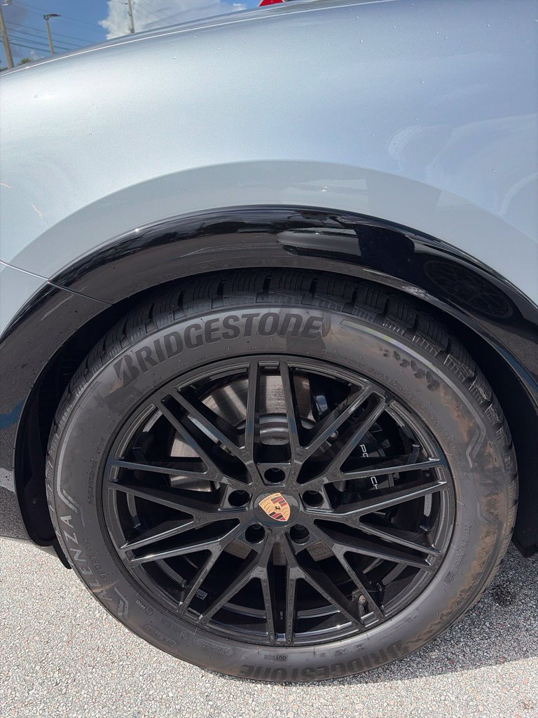 Certified 2026 Porsche Cayenne GTS AWD/4WD image 11
