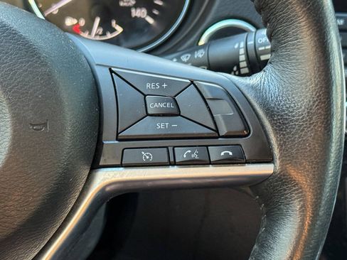 Used 2017 Nissan Rogue SV AWD/4WD image 30