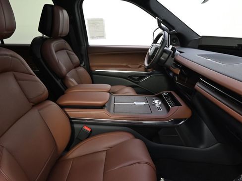 New 2026 Lincoln Navigator L Reserve AWD/4WD image 16