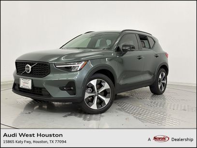 Used 2026 Volvo XC40 B4 Plus w/ Protection Package Premier