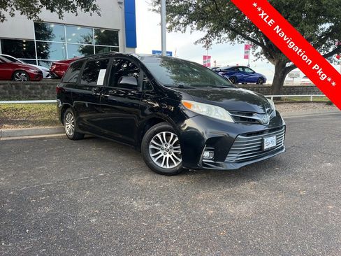 Used 2018 Toyota Sienna XLE image 1