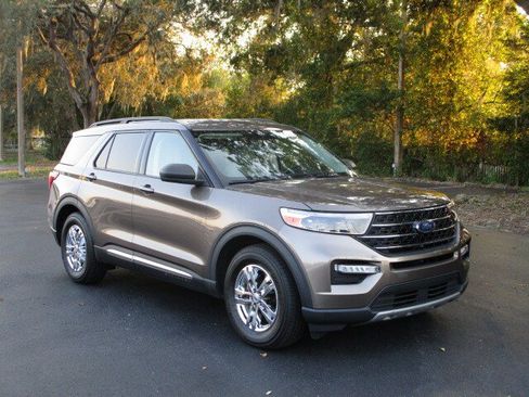 Used 2021 Ford Explorer XLT w/ Equipment Group 202A RWD image 14