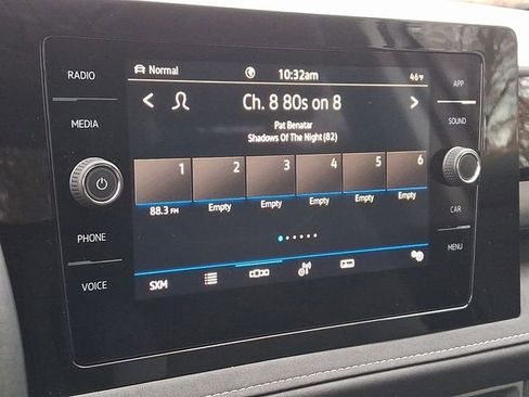 Certified 2025 Volkswagen Taos SE image 23