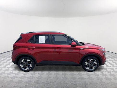 Used 2022 Hyundai Venue SEL FWD image 4