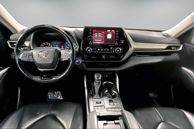 Used 2021 Toyota Highlander XLE AWD/4WD image 9