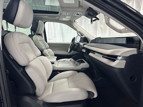 Used 2025 Lincoln Navigator Reserve image 64
